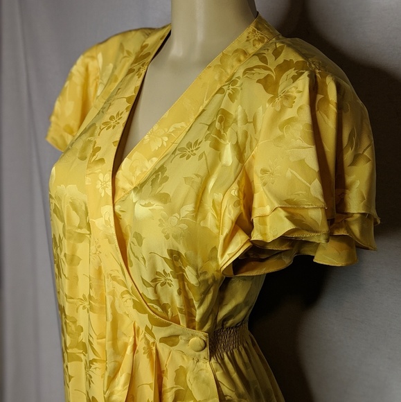 Adrianna Papell Dresses & Skirts - Vintage Adrianna Papell Silk Floral Wrap Dress